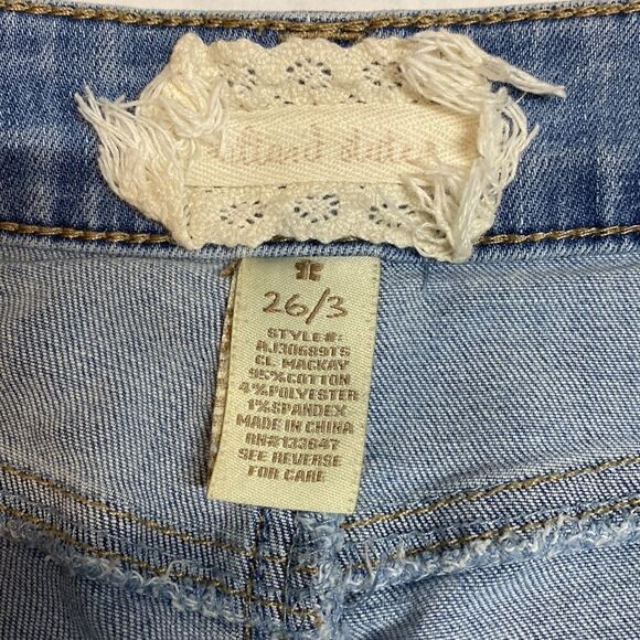 Altar’d State Embroidered Jean Shorts - Size 26(3) - Picture 3 of 10